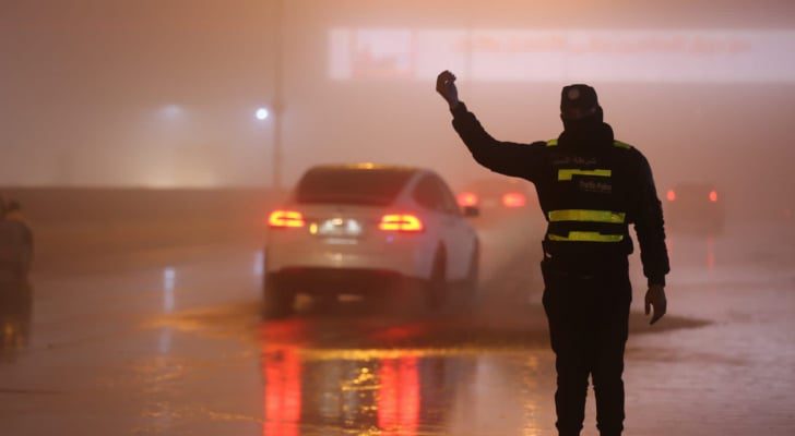 صورة حول : الأمن: إنقاذ وتأمين ١٨٠ شخصا حاصرتهم المياه في حوادث متفرقة الأمن: إنقاذ وتأمين ١٨٠ شخصا حاصرتهم المياه في حوادث متفرقة