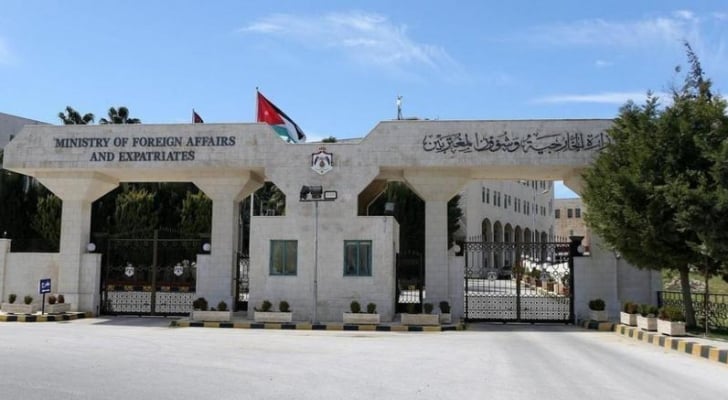 صورة حول : المجالي يوضح لـرؤيا سبب دعوة الأردنيين الراغبين بمغادرة أوكرانيا إلى رومانيا المجالي يوضح لـرؤيا سبب دعوة الأردنيين الراغبين بمغادرة أوكرانيا إلى رومانيا