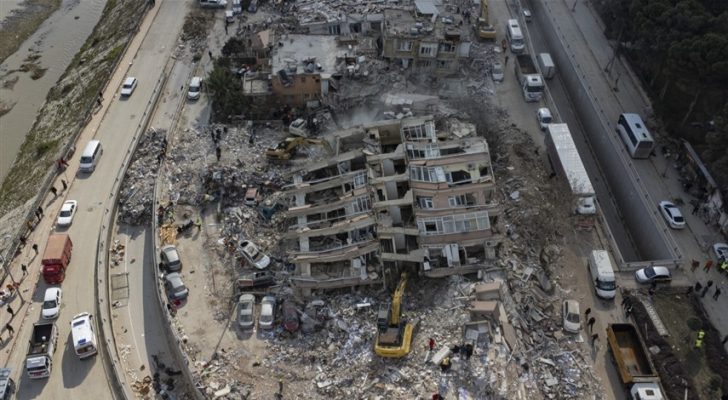 دبلوماسية الزلازل تردم فجوات بين أعداء الأمس