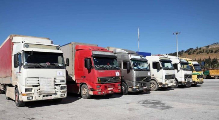 دخول ١٤١ شاحنة مساعدات إلى سوريا من تركيا