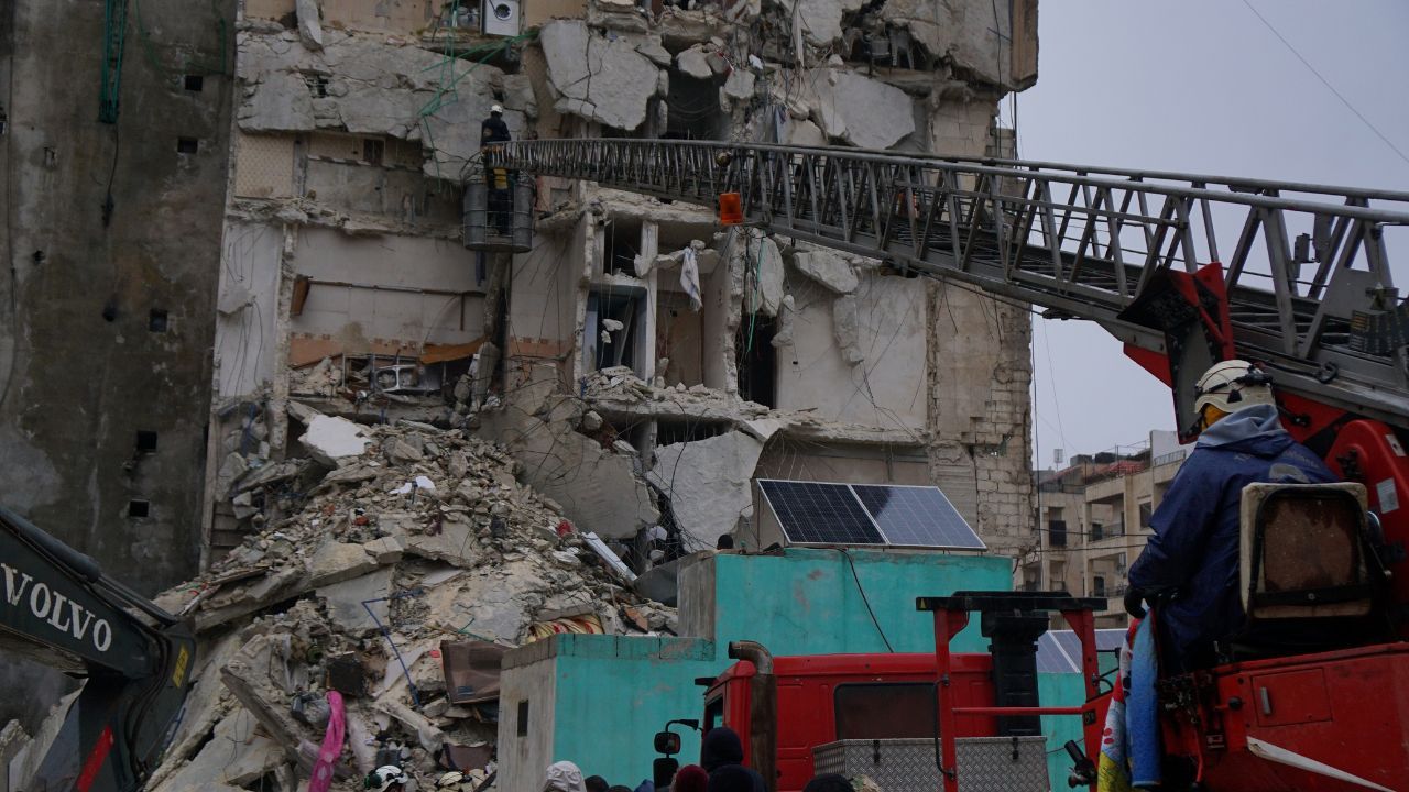 الجزائر تُرسل فريق حماية مدنية إلى سوريا للإغاثة