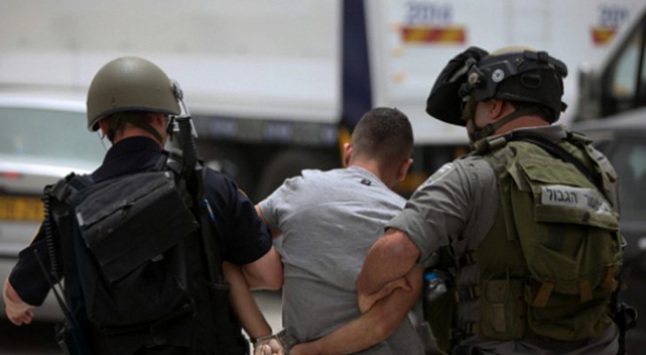 قوات الاحتلال تعتقل ١٩ فلسطينيا في الضفة الغربية
