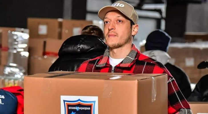 صورة حول : مسعود أوزيل يُشارك في حملة لمساعدة ضحايا الزلزال مسعود أوزيل يُشارك في حملة لمساعدة ضحايا الزلزال