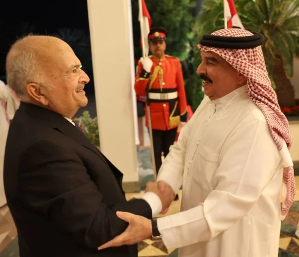 ملك البحرين يستقبل الأمير الحسن