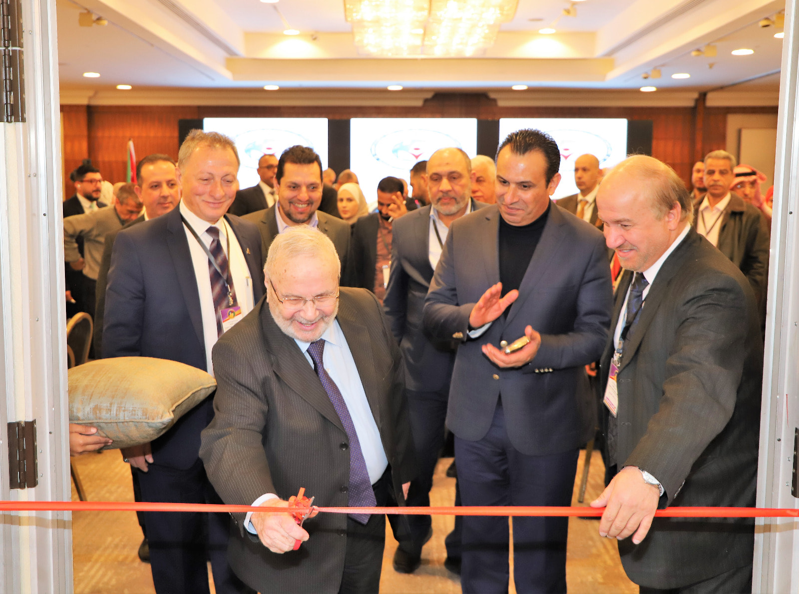 بالصور .. العجارمة يفتتح المؤتمر التربوي الدولي الذي تنظمه شركة "الواعدون للاستشارات التعليمية"