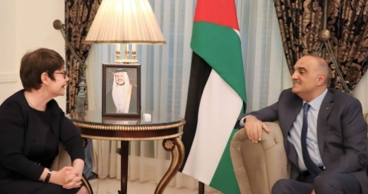 صورة حول : الخصاونة يستقبل رئيسة البنك الأوروبي لإعادة الإعمار والتنمية الخصاونة يستقبل رئيسة البنك الأوروبي لإعادة الإعمار والتنمية