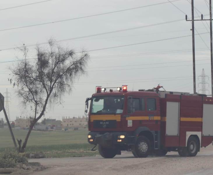 اندلاع حريق بمصنع في بلدة الجيزة ..صور