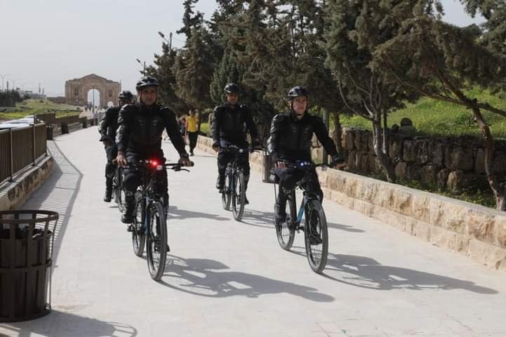 بالصور .. نشامى الأمن العام أثناء اداء واجباتهم  في نهاية الأسبوع