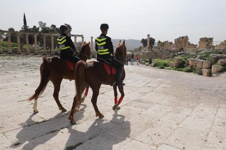 صورة حول : بالصور .. نشامى الأمن العام أثناء اداء واجباتهم في نهاية الأسبوع بالصور .. نشامى الأمن العام أثناء اداء واجباتهم في نهاية الأسبوع