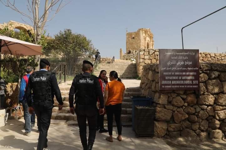 بالصور .. نشامى الأمن العام أثناء اداء واجباتهم  في نهاية الأسبوع