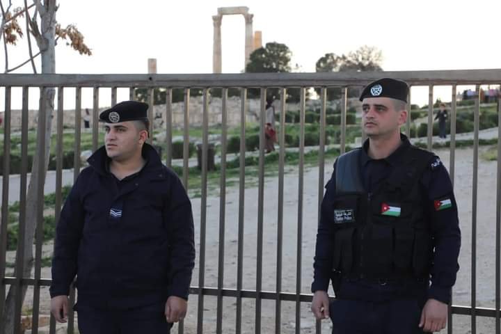 بالصور .. نشامى الأمن العام أثناء اداء واجباتهم  في نهاية الأسبوع