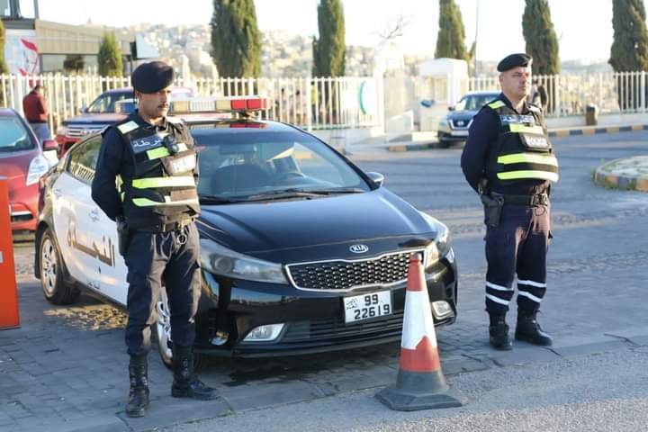 صورة حول : بالصور .. نشامى الأمن العام أثناء اداء واجباتهم في نهاية الأسبوع بالصور .. نشامى الأمن العام أثناء اداء واجباتهم في نهاية الأسبوع