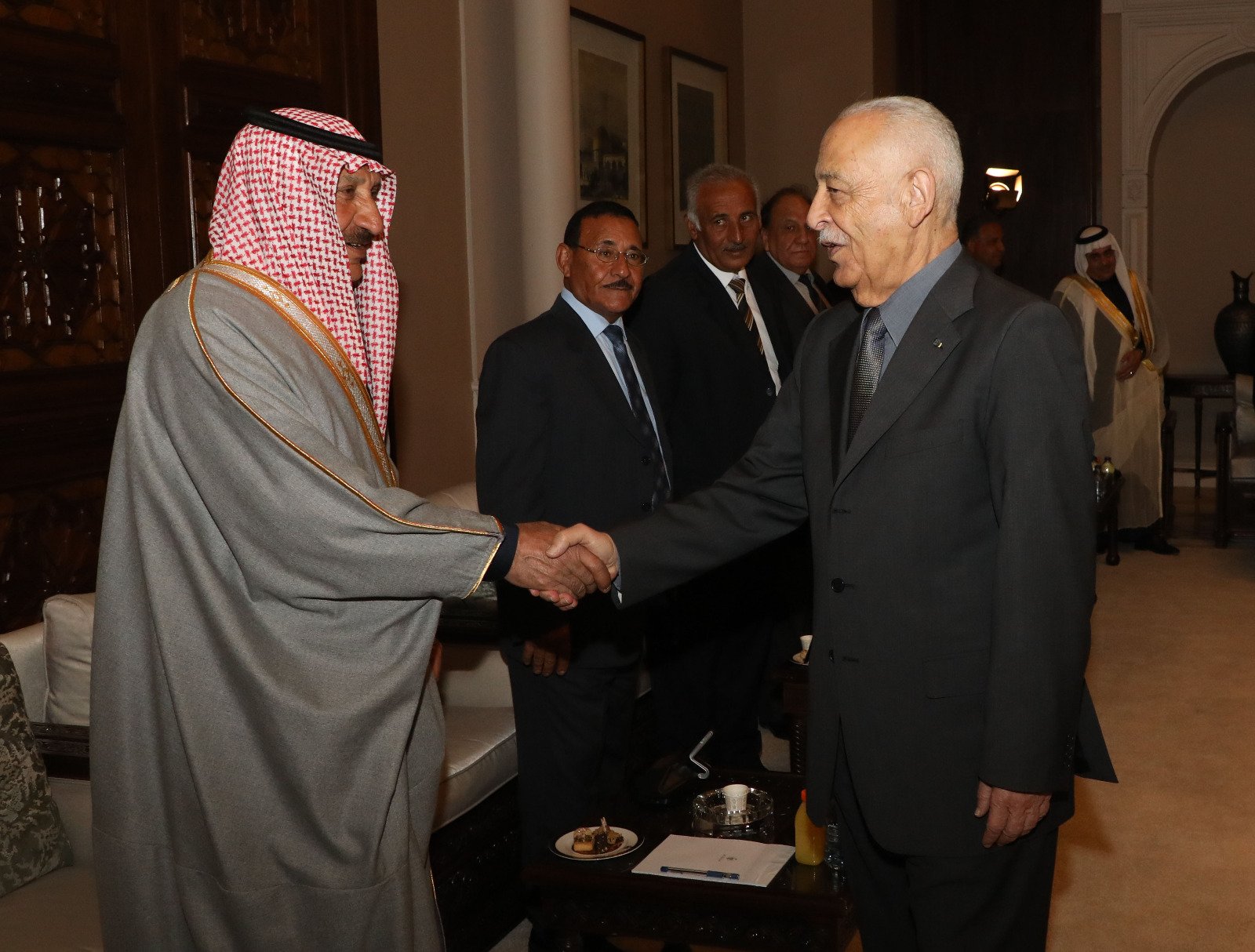 بالصور.. العيسوي يلتقي وفدا من مجلس قبيلة عباد