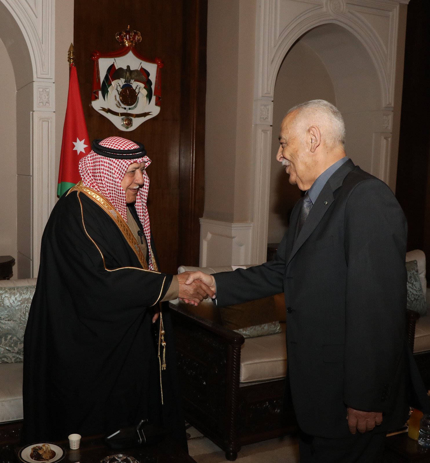 بالصور.. العيسوي يلتقي وفدا من مجلس قبيلة عباد