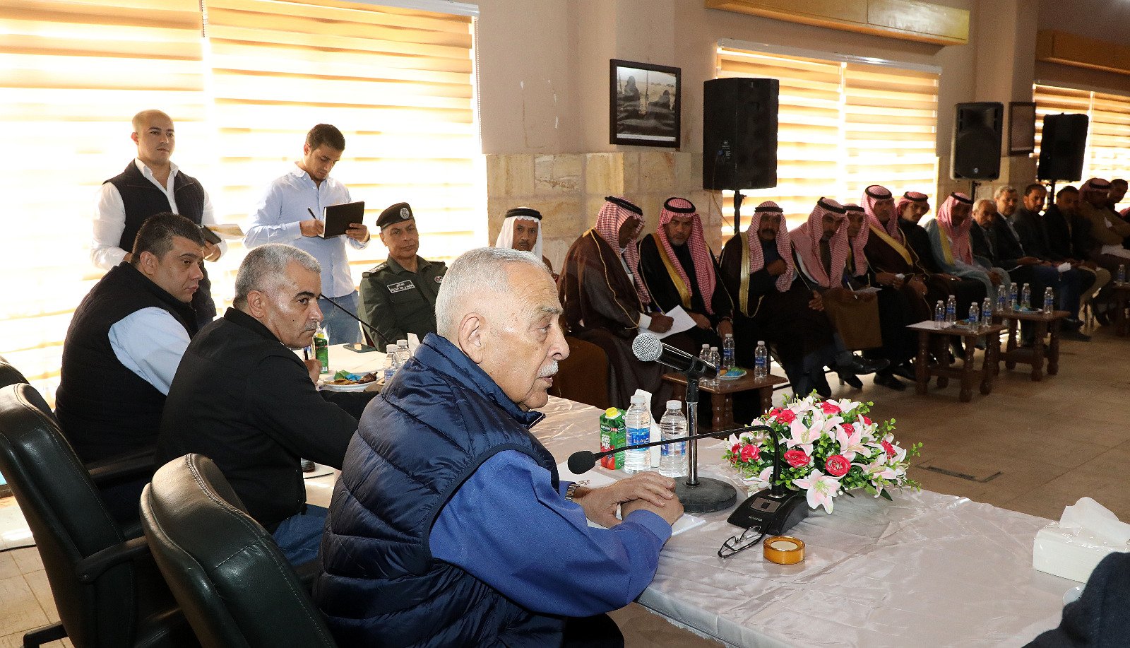 بالصور … العيسوي  يلتقي مجموعة من اهالي منطقة وادي رم والديسه والشاكريه والصالحيه في مركز زوار وادي رم