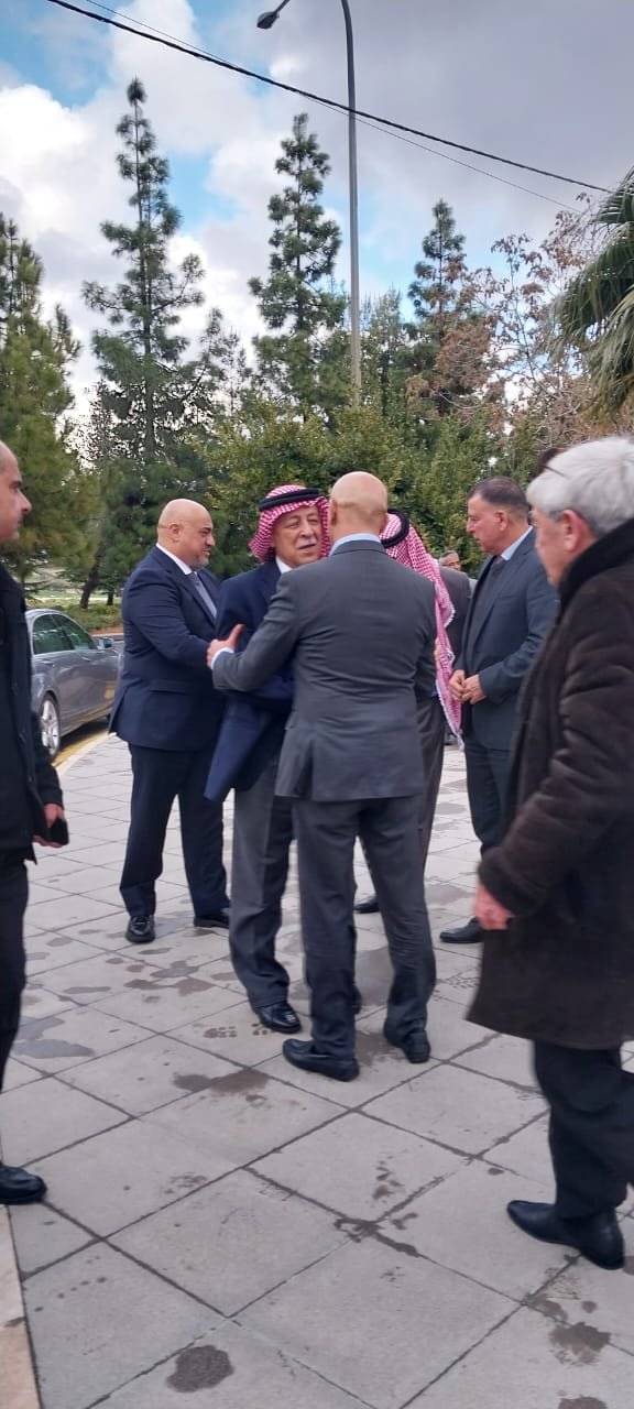 صورة حول : مندوبا عن الملك العيسوي يقدم واجب العزاء لعشيرة الفراية مندوبا عن الملك العيسوي يقدم واجب العزاء لعشيرة الفراية