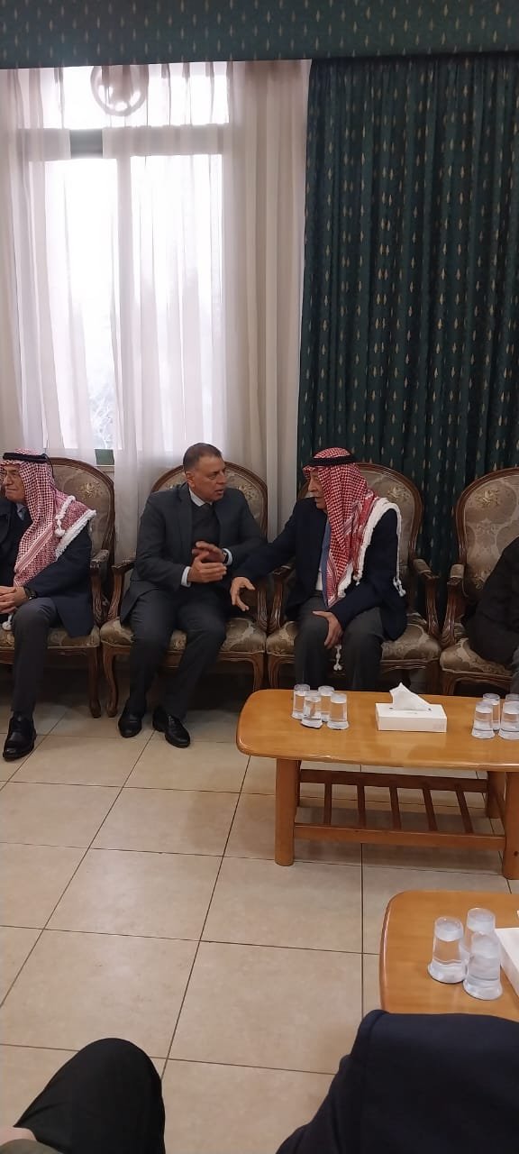 مندوبا عن الملك العيسوي يقدم واجب العزاء لعشيرة الفراية