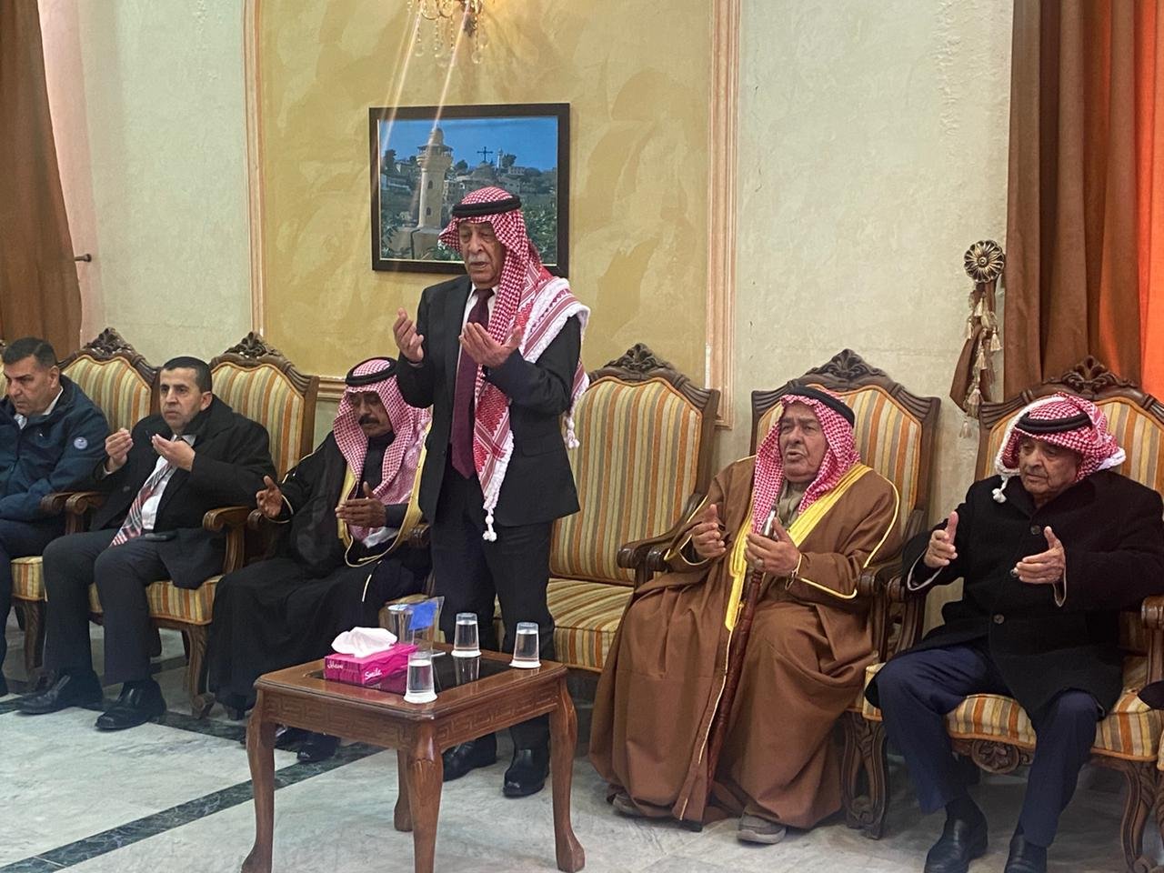 مندوبا عن الملك .. العيسوي يعزي عشيرة القطيشات