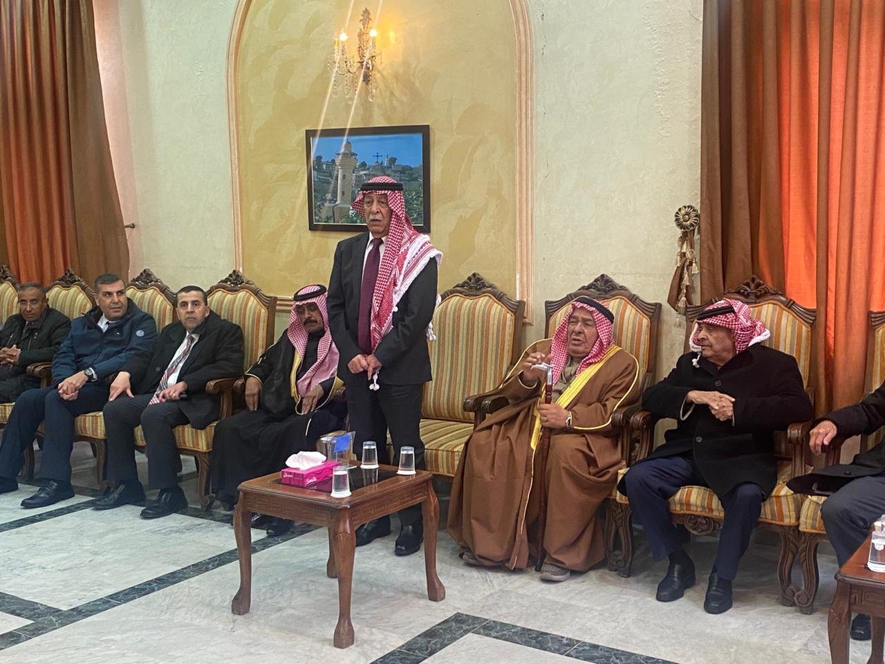 مندوبا عن الملك .. العيسوي يعزي عشيرة القطيشات