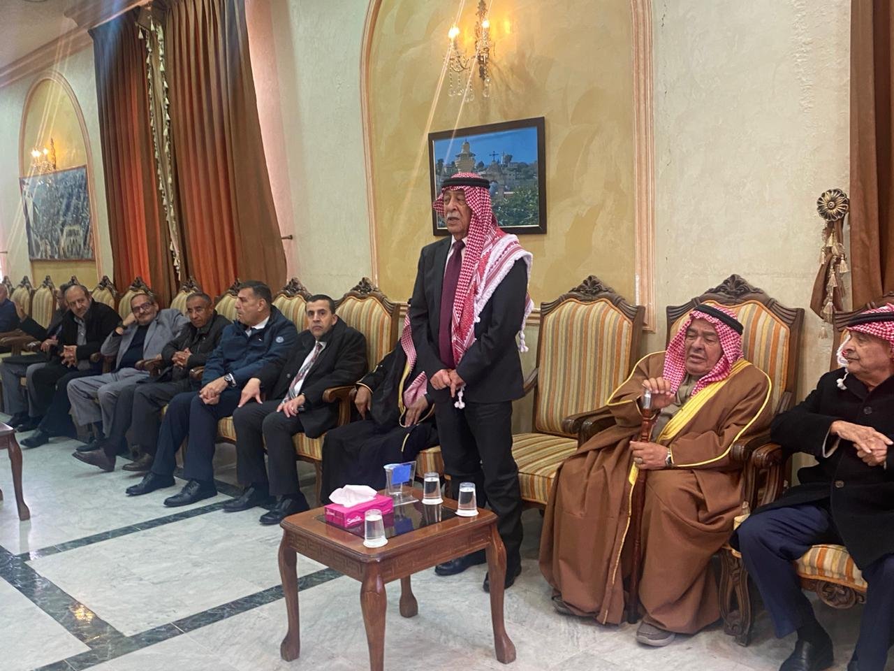 مندوبا عن الملك .. العيسوي يعزي عشيرة القطيشات