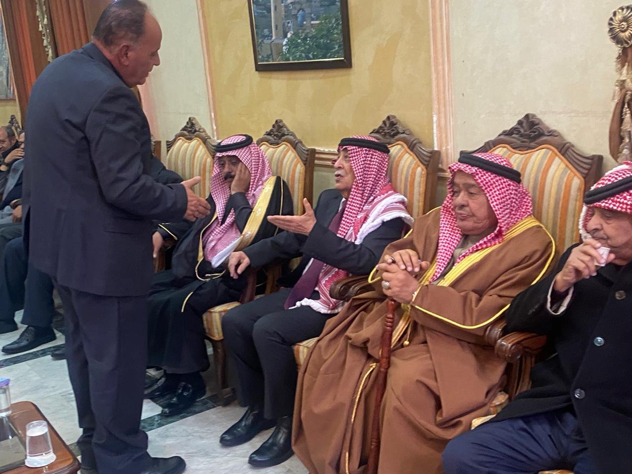 مندوبا عن الملك .. العيسوي يعزي عشيرة القطيشات