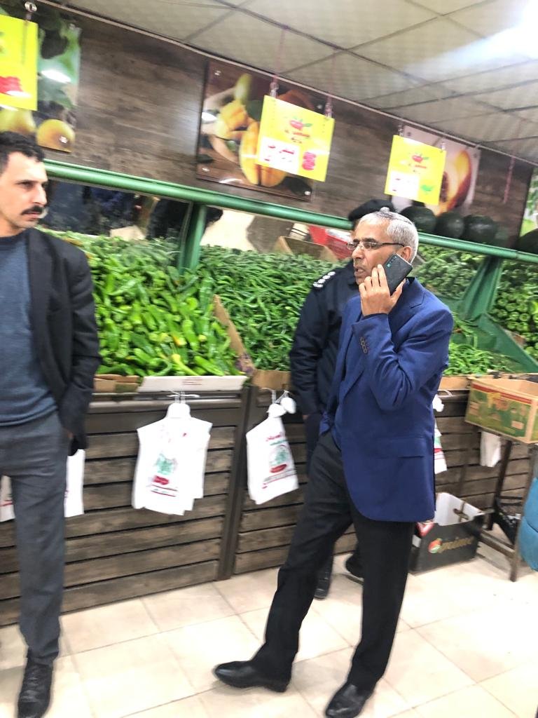 محافظ المفرق يتفقد الأسواق التجارية