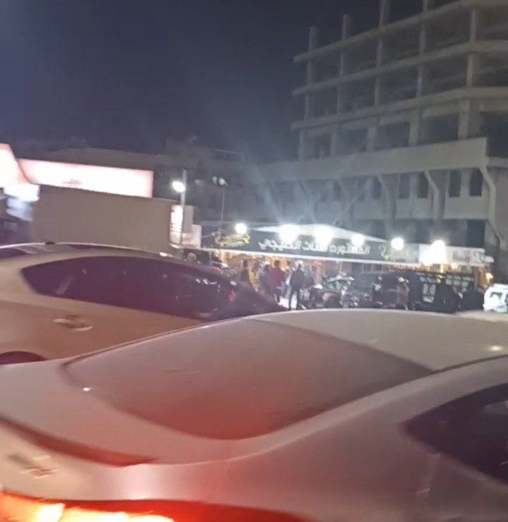 صور ... مواطن يهدد بالانتحار في طبربور ويطلب مقابلة مدير الأمن شخصيا