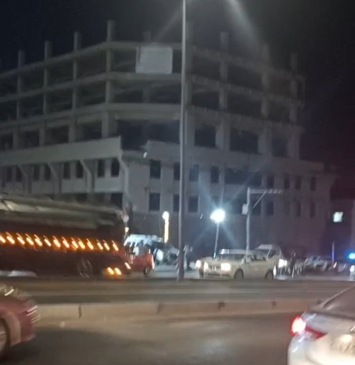 صور ... مواطن يهدد بالانتحار في طبربور ويطلب مقابلة مدير الأمن شخصيا