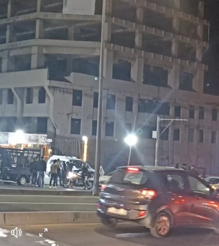 صور ... مواطن يهدد بالانتحار في طبربور ويطلب مقابلة مدير الأمن شخصيا