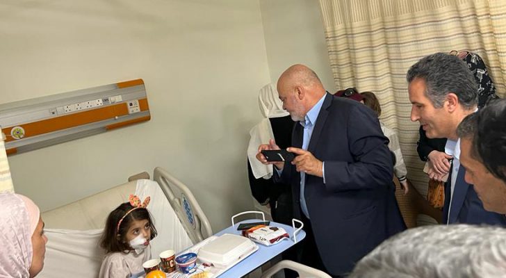 إصابة طالبيتن بسقوط مروحة معلقة داخل غرفة صفية في العقبة