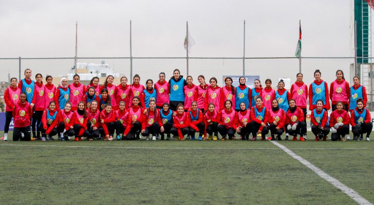 اتحاد كرة القدم يحتفل بيوم المرأة ويؤجل اعتزال لونا المصري وهبة فخر الدين