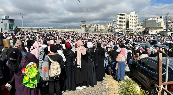 الاحتلال يعرقل وصول الفلسطينيين إلى المسجد الأقصى