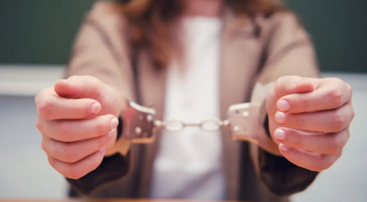 الحبس لـنشالة أربعينية ادعت عدم معرفة العملة الأردنية