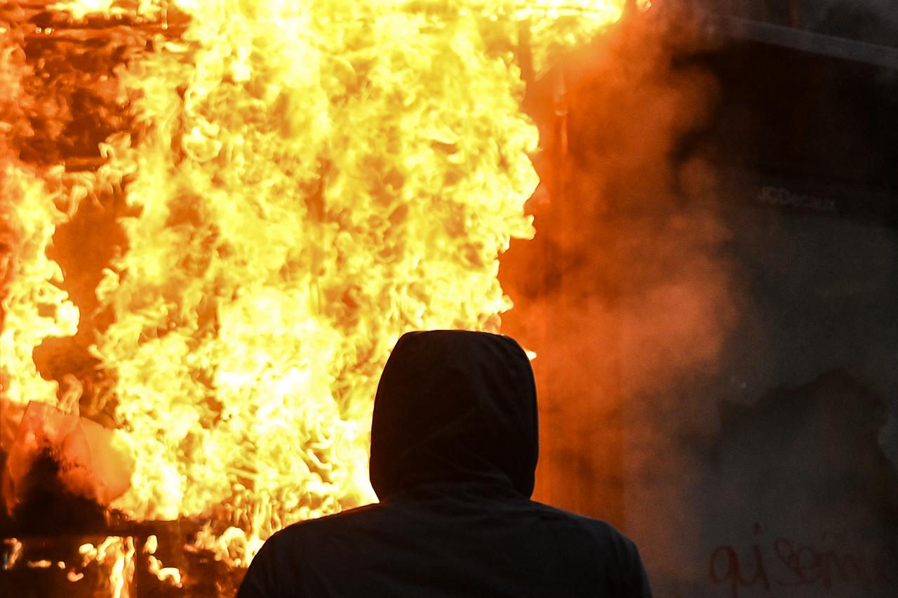 الشرطة الفرنسية تحذر من احتمالية تسلل جماعات مخرّبة إلى تظاهرة باريس