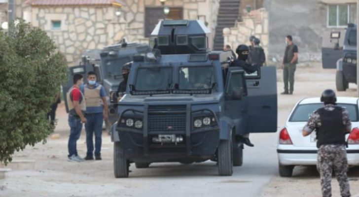 صورة حول : القبض على مجموعة من الأشخاص سرقوا قطعا حديدية من أبراج الضغط العالي القبض على مجموعة من الأشخاص سرقوا قطعا حديدية من أبراج الضغط العالي