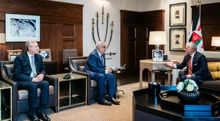 الملك يؤكد وقوف الأردن إلى جانب لبنان