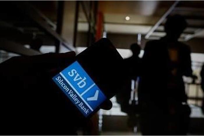 شبح إفلاس وادي السيليكون يخيم على حوالي 200 بنك باميركا