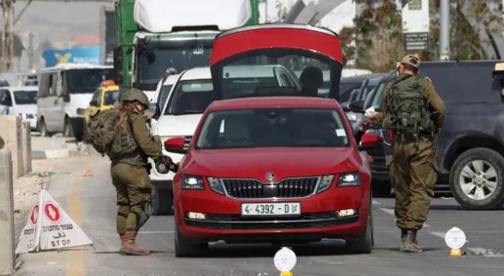 صورة حول : شرطة الاحتلال تحتجز جندي للاشتباه بتهريب فلسطينيين مقابل المال شرطة الاحتلال تحتجز جندي للاشتباه بتهريب فلسطينيين مقابل المال