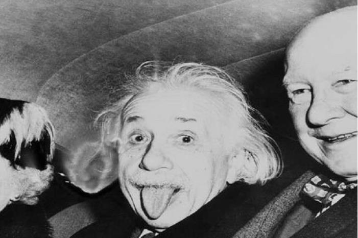 طفلة بريطانية تتفوق بذكائها على أينشتاين