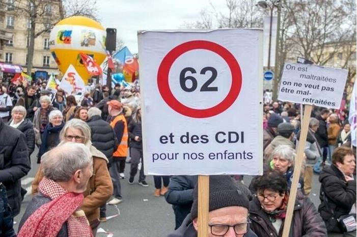 فرنسا.. أعمال عنف واعتقال العشرات في مظاهرات ضد قانون التقاعد