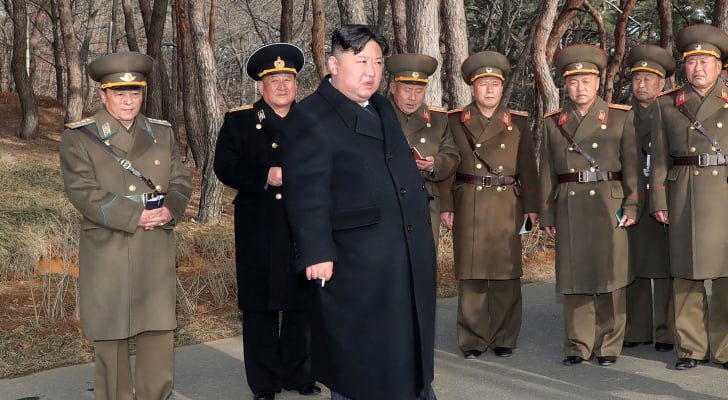 كوريا الشمالية تطلق صاروخا باليستيا جديدا