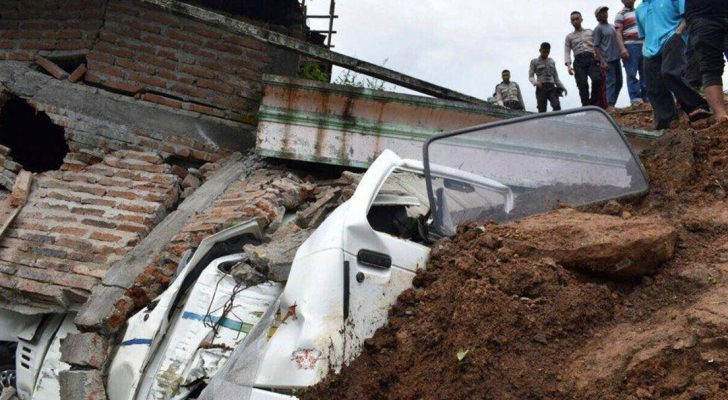 صورة حول : مصرع ١١ شخصا بانزلاق أتربة في إندونيسيا مصرع ١١ شخصا بانزلاق أتربة في إندونيسيا