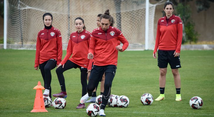 صورة حول : منتخب السيدات يواجه الهند ودياً الأحد منتخب السيدات يواجه الهند ودياً الأحد