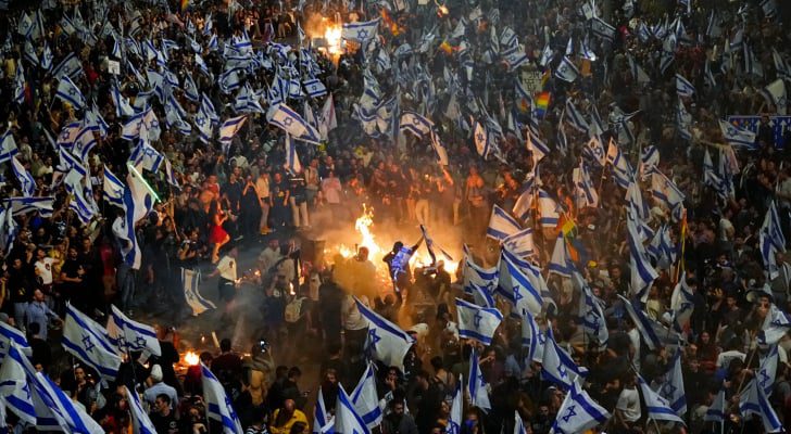 ميناء اشدود ينضم للإضراب وقادة الاحتجاجات يشعلون الشارع