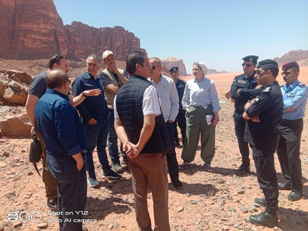 صورة حول : القيسي يتفقد واقع الخدمات المقدمة لزوار وادي رم القيسي يتفقد واقع الخدمات المقدمة لزوار وادي رم