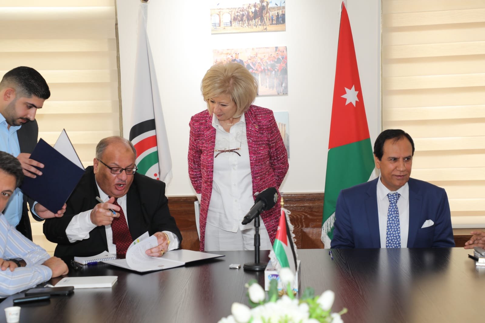 صورة حول : توقيع اتفاقية شراكة بين "مهرجان جرش للثقافة والفنون" و"نقابة الفنانين الأردنيين" توقيع اتفاقية شراكة بين "مهرجان جرش للثقافة والفنون" و"نقابة الفنانين الأردنيين"