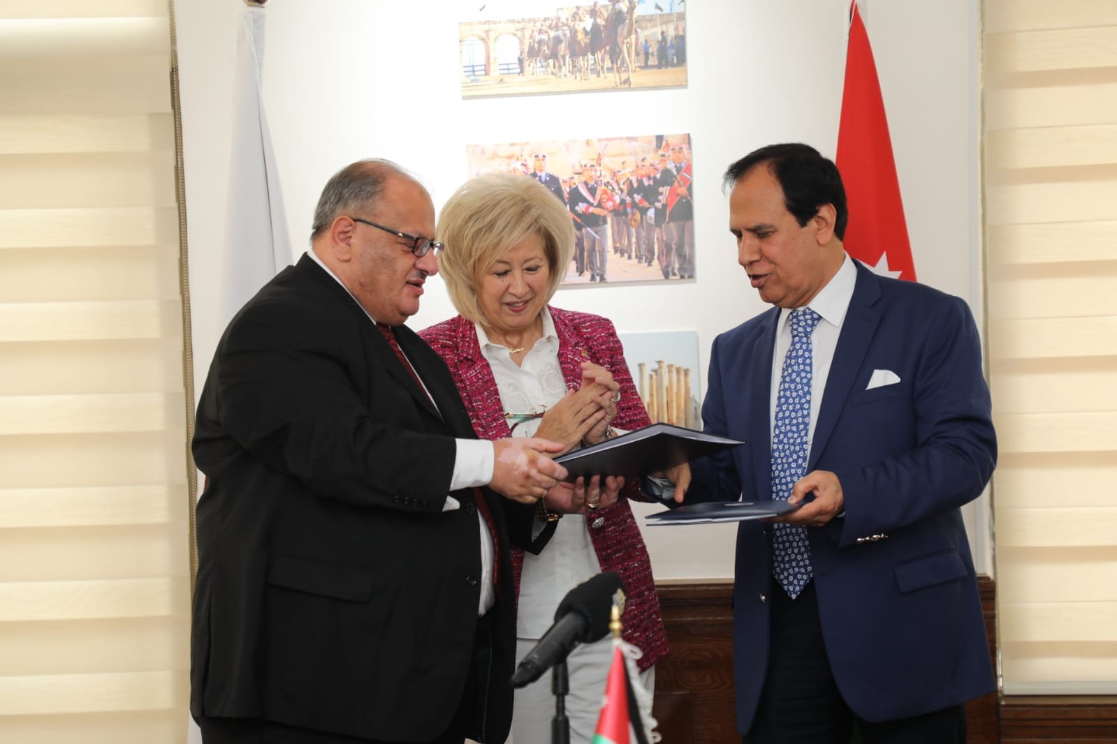 صورة حول : توقيع اتفاقية شراكة بين "مهرجان جرش للثقافة والفنون" و"نقابة الفنانين الأردنيين" توقيع اتفاقية شراكة بين "مهرجان جرش للثقافة والفنون" و"نقابة الفنانين الأردنيين"