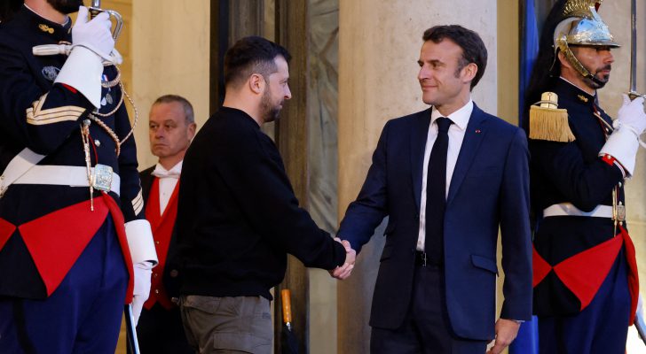 صورة حول : الرئيس الفرنسي يستقبل زيلينسكي في الإليزيه الرئيس الفرنسي يستقبل زيلينسكي في الإليزيه