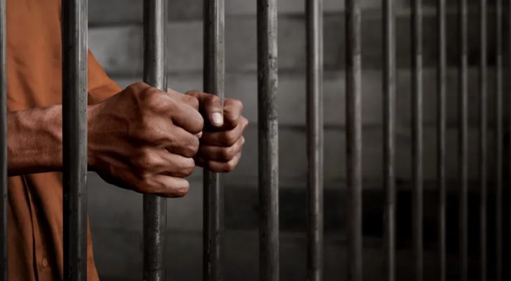 الصين تحكم على أمريكي بالسجن مدى الحياة لإدانته بالتجسس