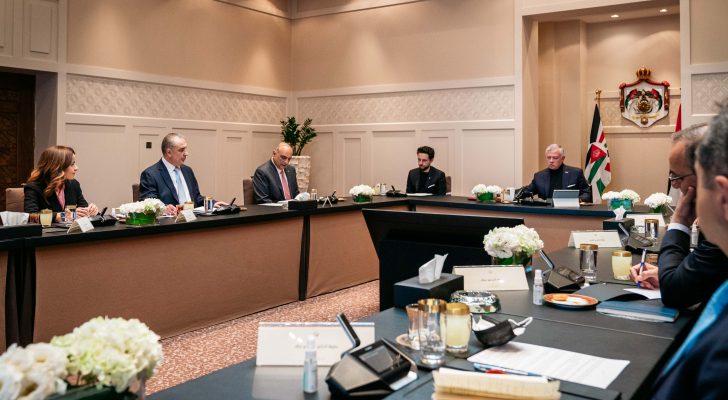 الملك يطلع على سير عمل الحكومة في تنفيذ رؤية التحديث الاقتصادي